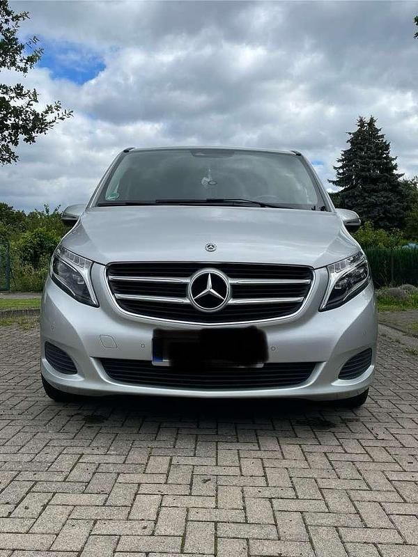 Gebraucht Mercedes V220 Edition 163 PS (119 kW) 2018 Silber Van / Kleinbus