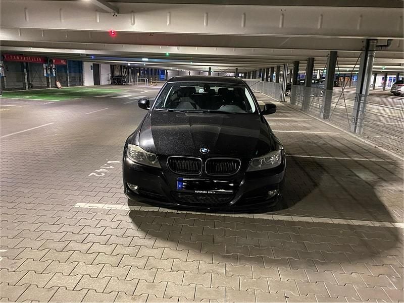 Schwarz Gebraucht 2011 BMW 320 Limousine | 5.950 € (Fairer Preis) - Bild 1/4