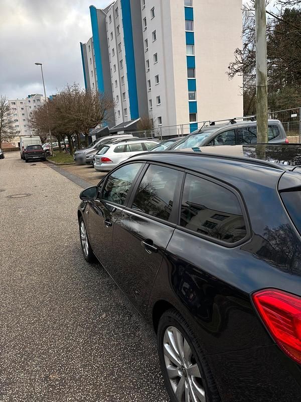 Gebraucht Opel Astra 104 PS (76 kW) 2016 Schwarz Kombi