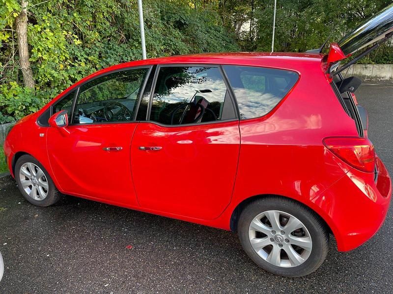 Gebraucht Opel Meriva Innovation 120 PS (88 kW) 2012 Rot Van / Kleinbus