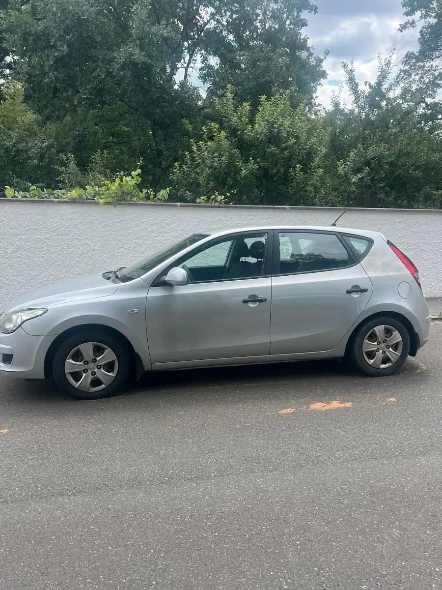 Gebraucht Hyundai i30 109 PS (80 kW) 2010 Grau Kleinwagen