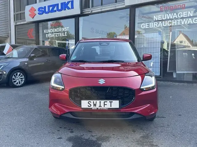 Neu Suzuki Swift Club 83 PS (61 kW) 2025 Burning red pearl metallic Kleinwagen