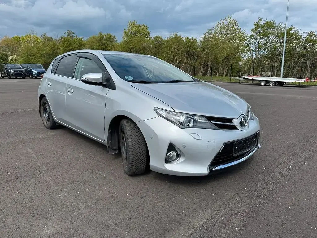 Gebraucht Toyota Auris Comfort 124 PS (91 kW) 2015 Grau Limousine