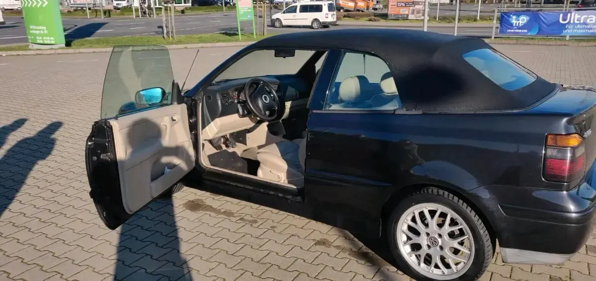Gebraucht VW Golf 90 PS (66 kW) 2001 Schwarz Cabrio