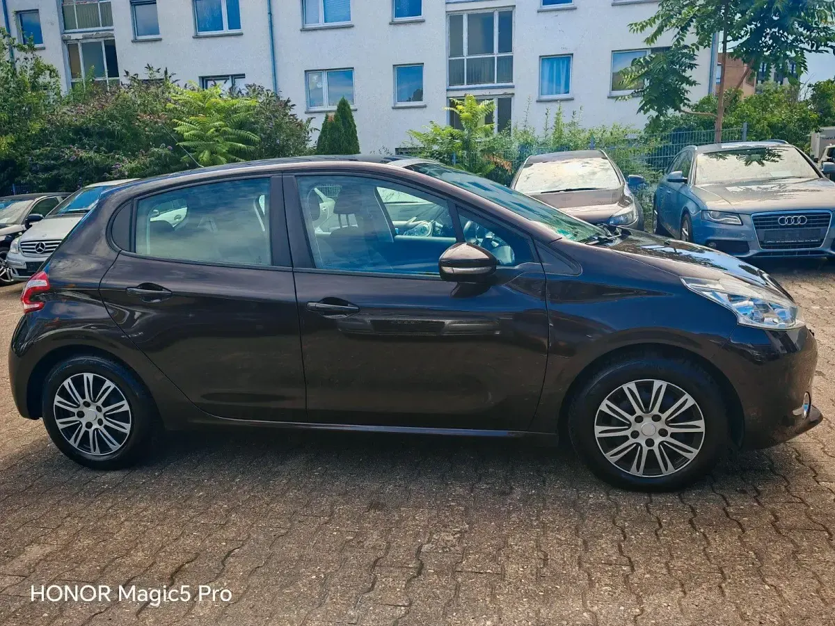 Gebraucht Peugeot 208 Active 82 PS (60 kW) 2013 Kleinwagen