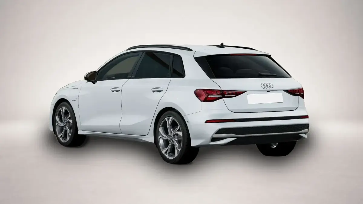 Gebraucht Audi A3 Ambiente 204 PS (150 kW) 2025 Gletscherweiß metallic Limousine