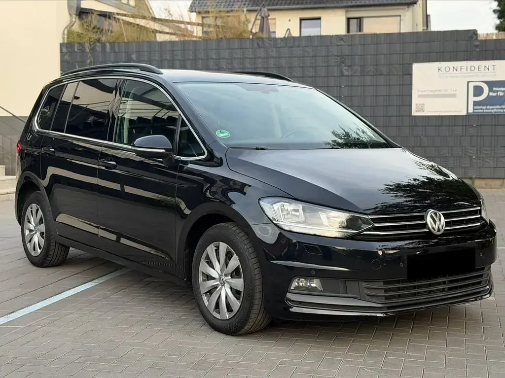 Gebraucht VW Touran Comfortline 150 PS (110 kW) 2017 Schwarz Van / Kleinbus