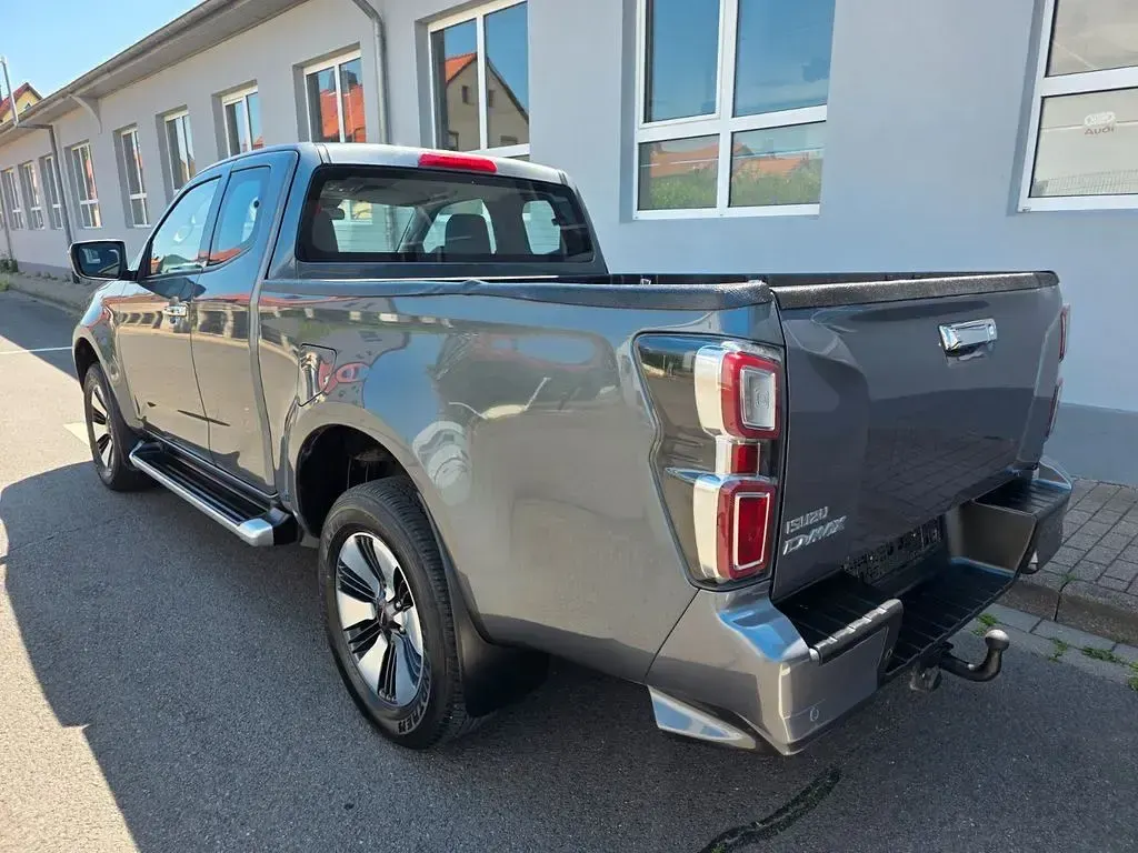 Gebraucht Isuzu D-Max 163 PS (119 kW) 2022 Grau Pickup