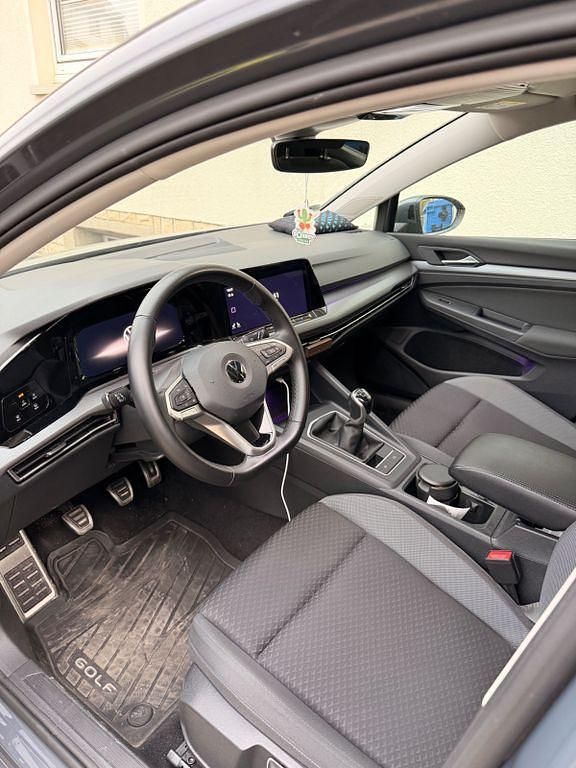 Gebraucht VW Golf VIII Life 131 PS (96 kW) 2021 Grau Limousine