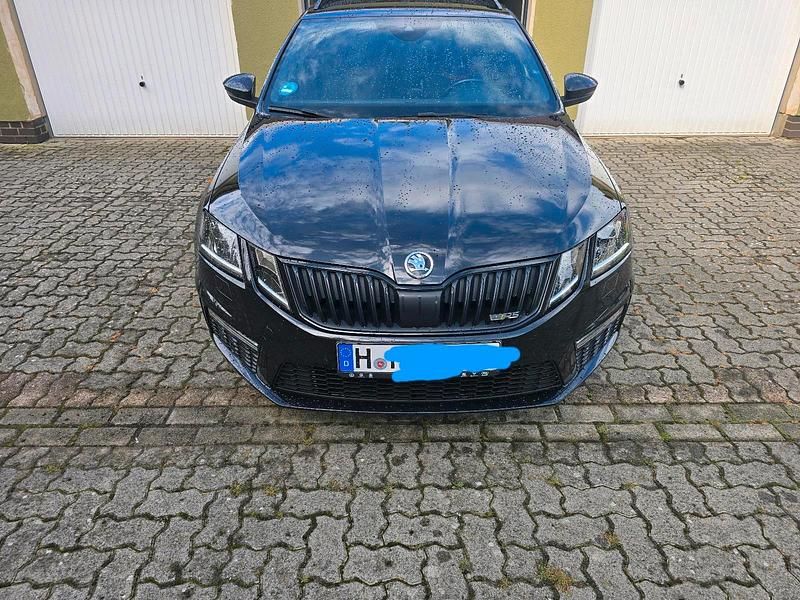 Schwarz Gebraucht 2020 Skoda Octavia RS Kombi | 17.600 € (Guter Preis) - Bild 1/4