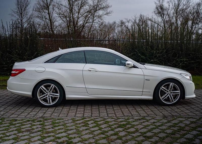 Gebraucht Mercedes E250 AMG 204 PS (150 kW) 2009 Weiß Coupé