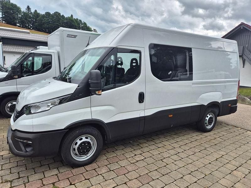 Neu Iveco Daily 136 PS (100 kW) 2025 Weiß Limousine