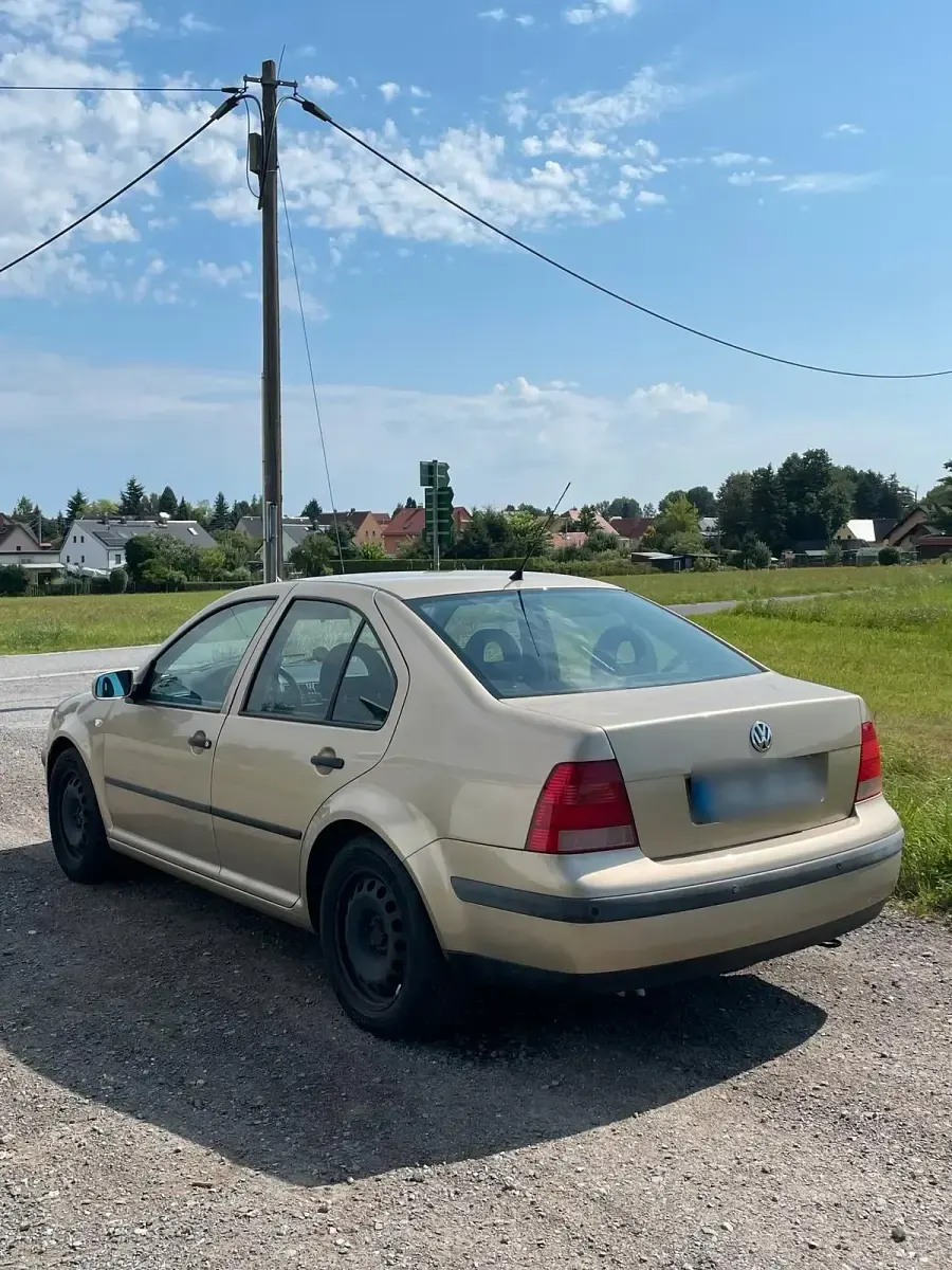 Gebraucht VW Bora 105 PS (77 kW) 2000 Gold Limousine