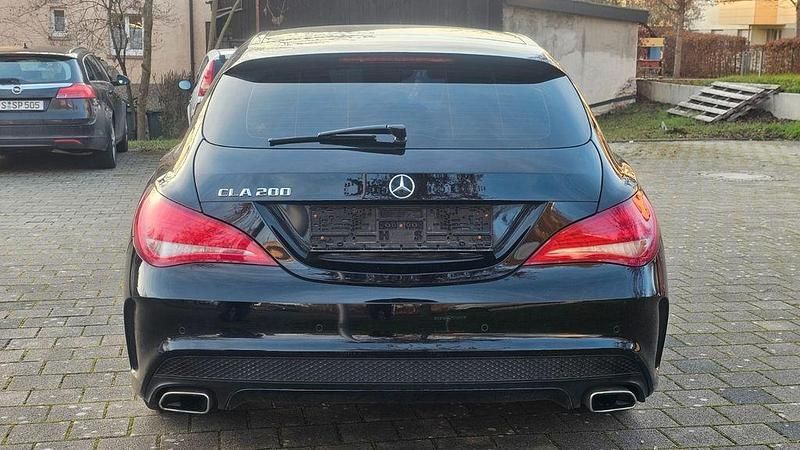 Gebraucht Mercedes CLA200 Shooting Brake 156 PS (114 kW) 2015 Schwarz Kombi