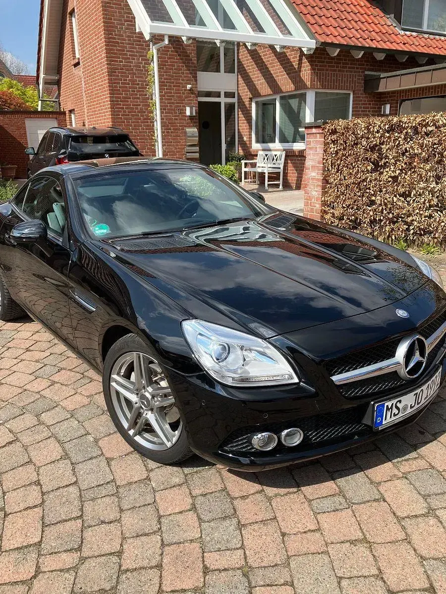Second-hand Mercedes SLK200 184 CP (135 kW) 2012 Negru Cabrio