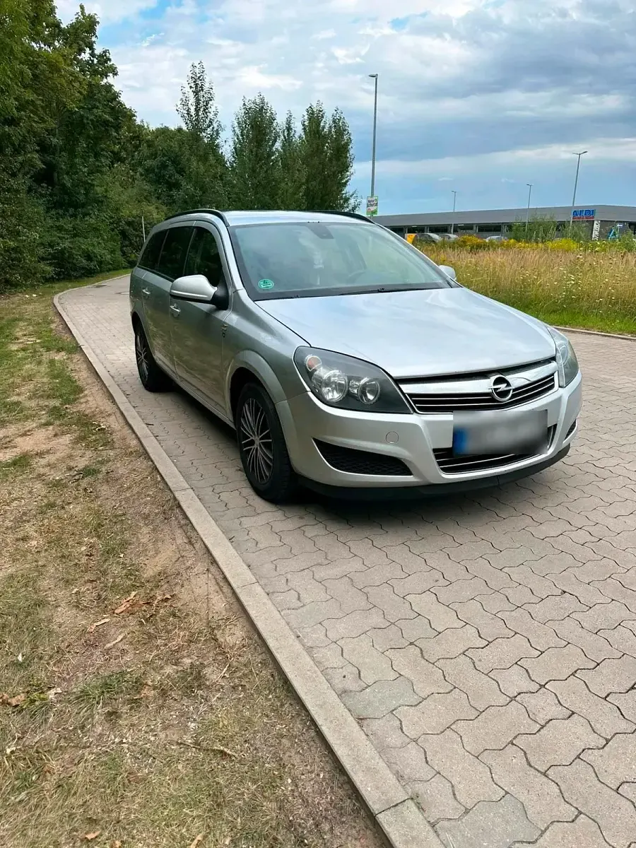 Gebraucht Opel Astra 110 PS (80 kW) 2011 Silber Kombi