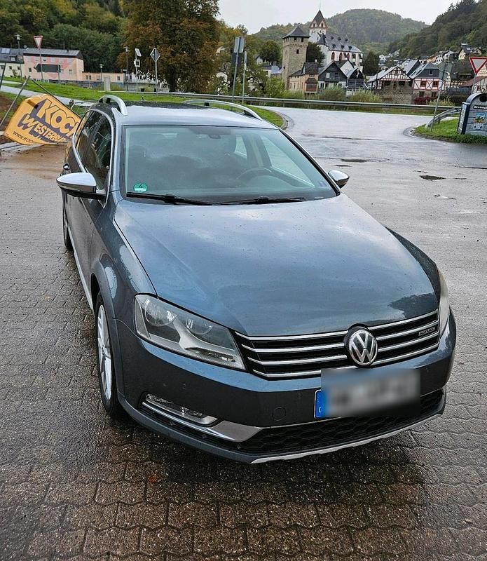 Grau Gebraucht 2012 VW Passat Alltrack Kombi | 5.850 € (Etwas zu teuer) - Bild 1/4
