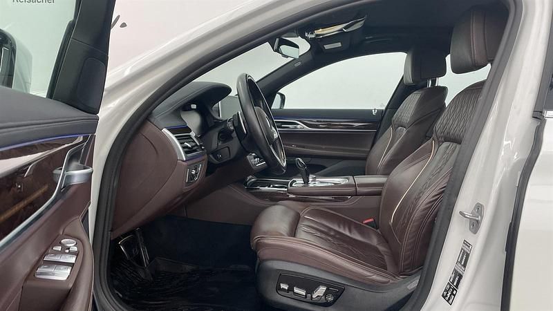 Gebraucht BMW 740 Executive 340 PS (250 kW) 2022 Mineralweiß metallic Limousine