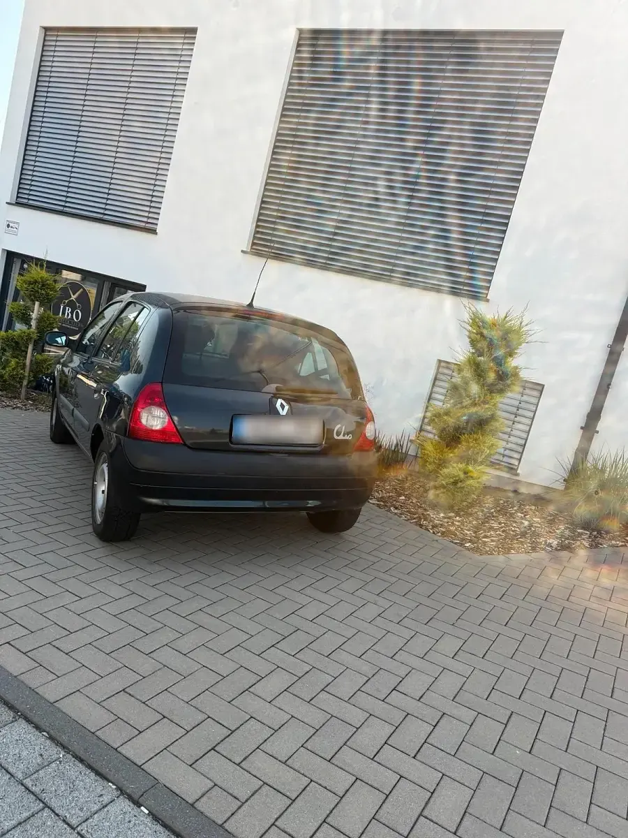 Gebraucht Renault Clio II 54 PS (39 kW) 2004 Schwarz Limousine