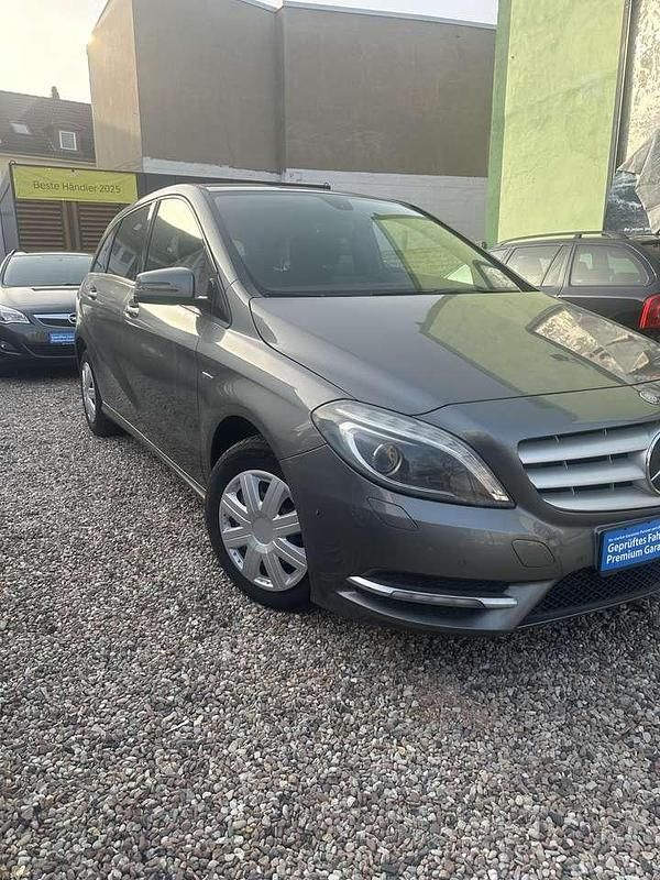 Gebraucht Mercedes B180 122 PS (89 kW) 2012 Mountaingrau  met. Van / Kleinbus