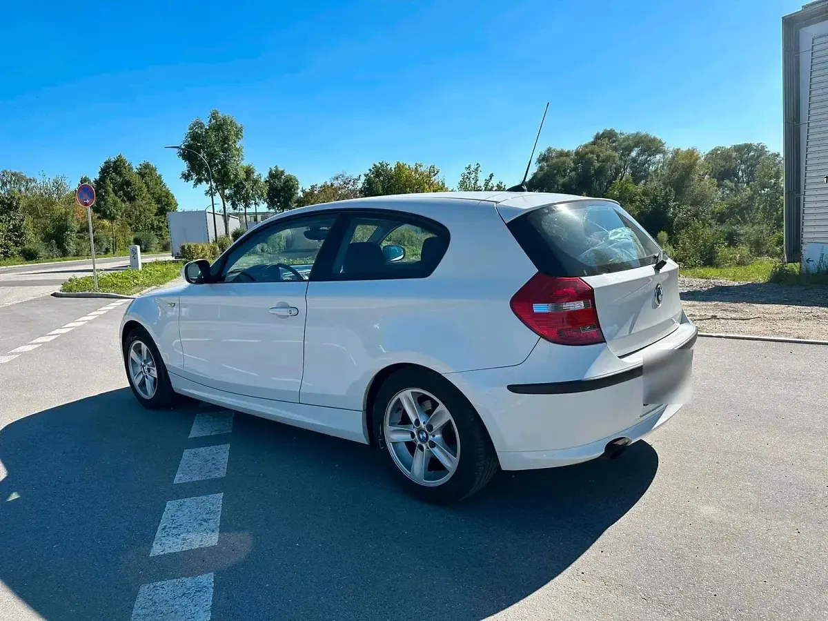 Gebraucht BMW 116 122 PS (89 kW) 2010 Weiß Kleinwagen
