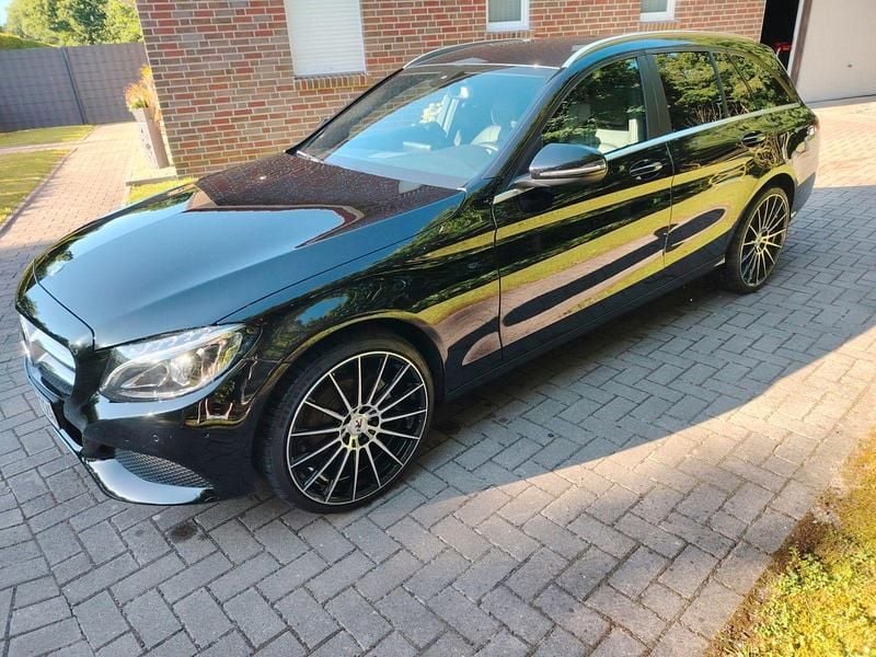 Schwarz Gebraucht 2015 Mercedes C200 Kombi | 13.900 € (Teuer) - Bild 1/4