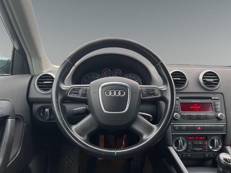 Gebraucht Audi A3 Attraction 125 PS (91 kW) 2010 Grau Limousine