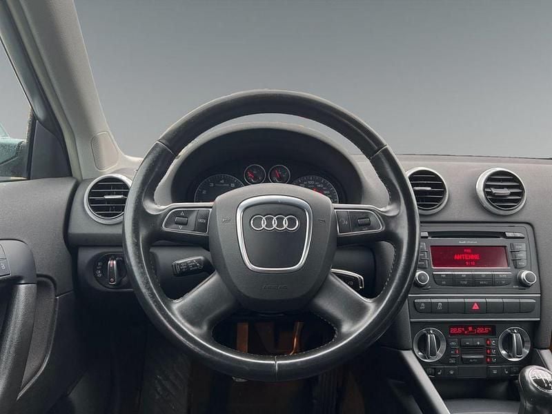 Gebraucht Audi A3 Attraction 125 PS (91 kW) 2010 Grau Limousine