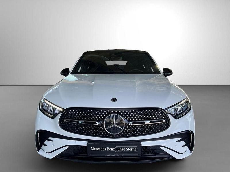 Gebraucht Mercedes GLC300 AMG 258 PS (189 kW) 2024 Weiß Coupé