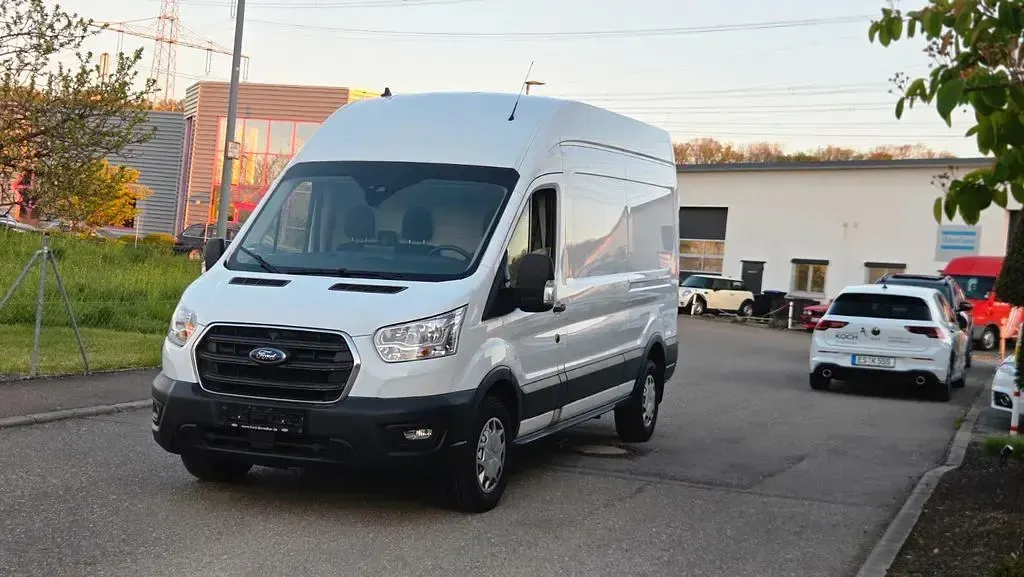 Gebraucht Ford Transit Trend 131 PS (96 kW) 2020 Weiß Van / Kleinbus