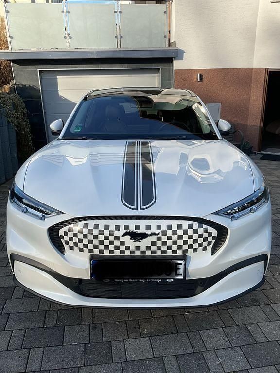 Gebraucht Ford Mustang Mach-E Standard Range 197 kW (269 PS) 2022 Weiß SUV