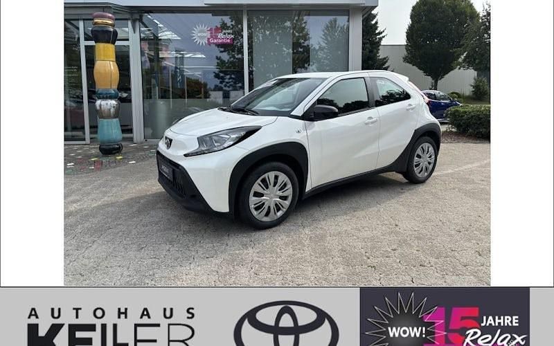 Schneeweiß Neu 2025 Toyota Aygo Business Edition Kleinwagen | 18.360 € - Bild 1/4