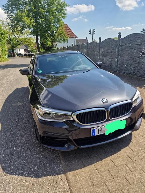 Grau Gebraucht 2019 BMW 530e M Sport Limousine | 25.000 € (Superpreis) - Bild 1/4