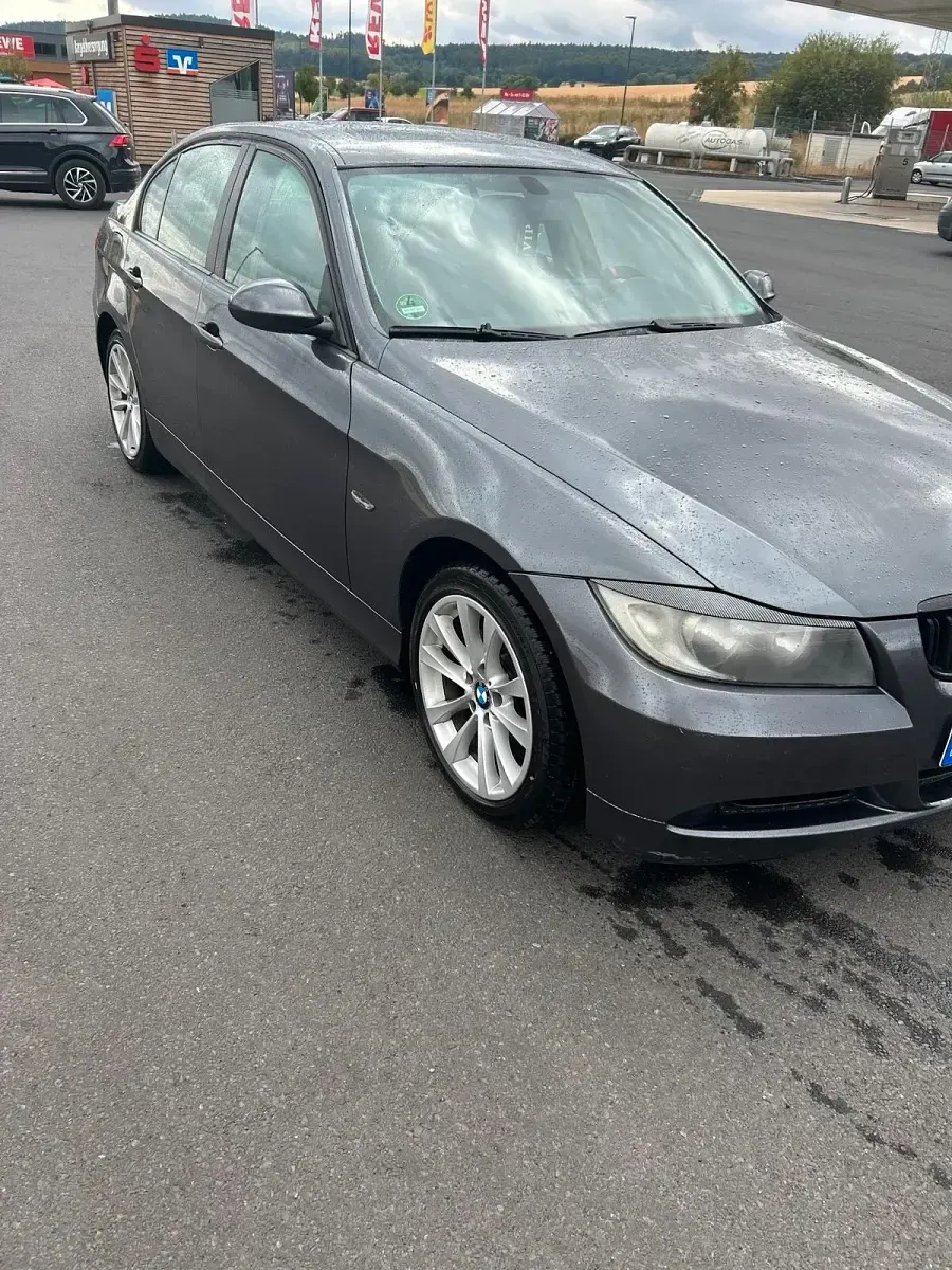Gebraucht BMW 318 129 PS (94 kW) 2006 Grau Limousine