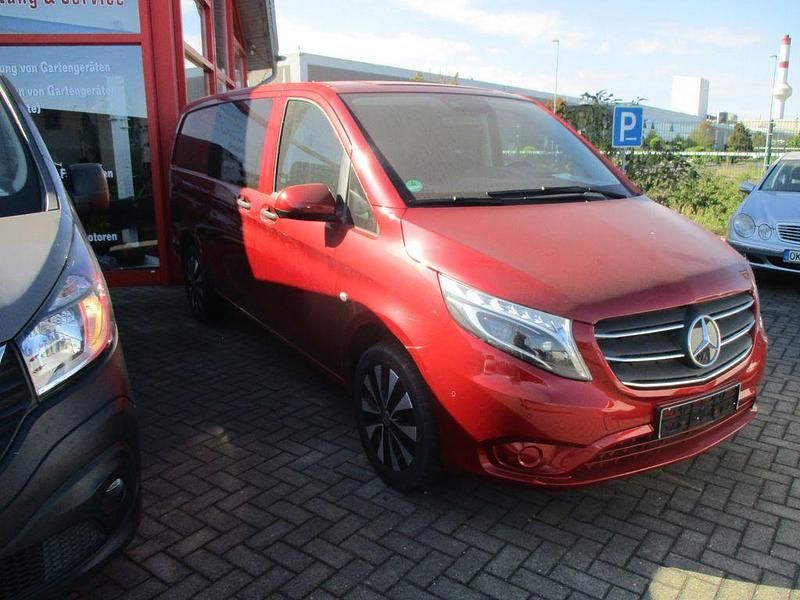 Gebraucht Mercedes Vito 190 PS (139 kW) 2021 Rot Van