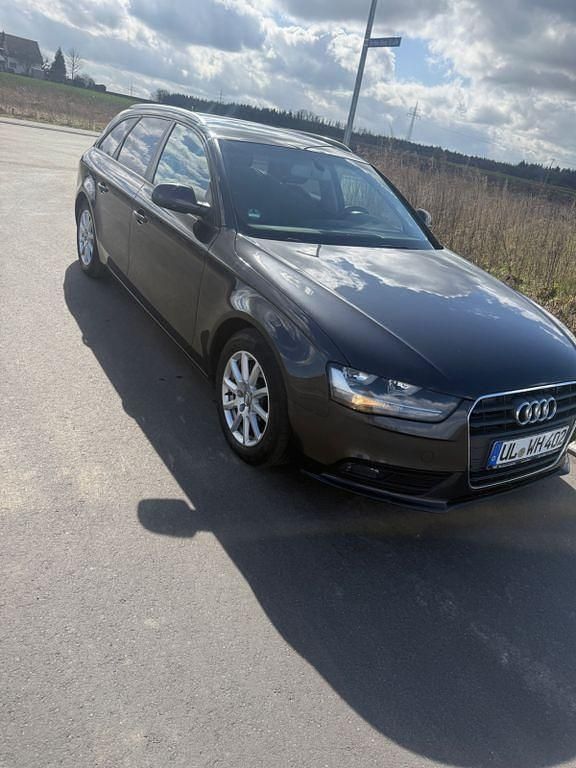Gebraucht Audi A4 Attraction 136 PS (100 kW) 2014 Schwarz Kombi