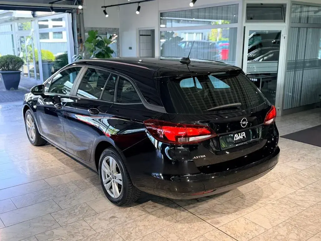 Usata Opel Astra Edition 110 CV (80 kW) 2021 Nero Berlina