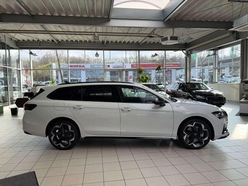 Neu Skoda Superb SportLine 204 PS (150 kW) 2026 Purity weiss Kombi