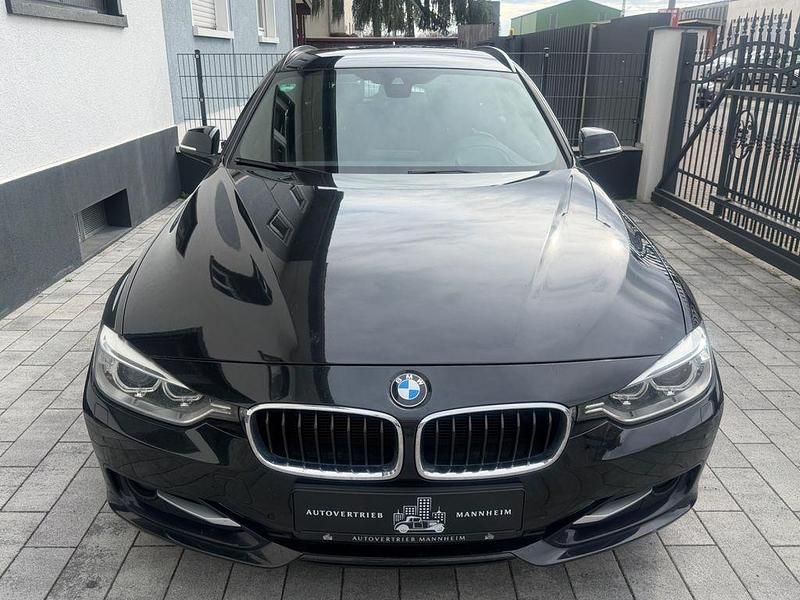 Gebraucht BMW 320 Sport Line 184 PS (135 kW) 2012 Schwarz Limousine