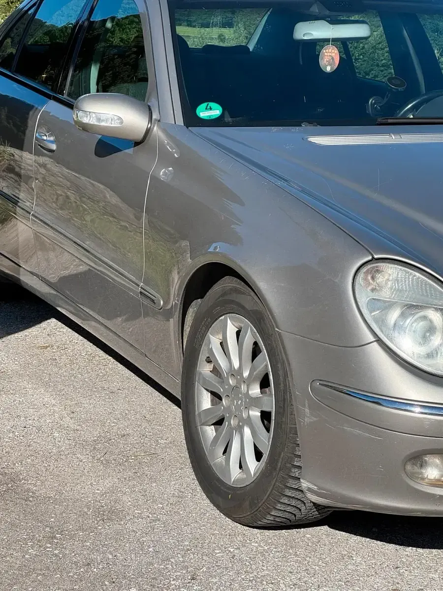 Gebraucht Mercedes E220 150 PS (110 kW) 2004 Gold Limousine