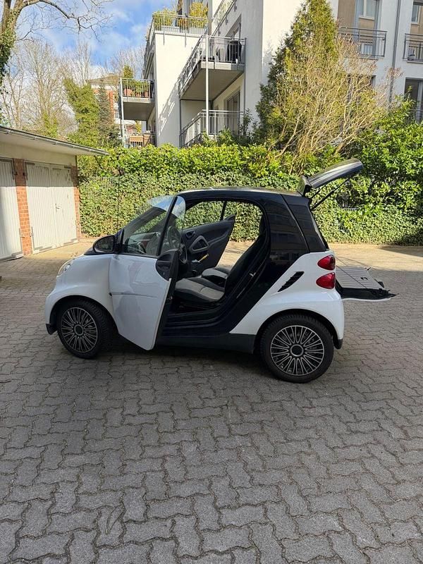 Gebraucht Smart ForTwo Coupé 61 PS (44 kW) 2010 Weiß Coupé