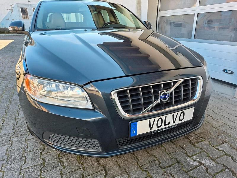 Gebraucht Volvo V70 136 PS (100 kW) 2010 Grau Kombi