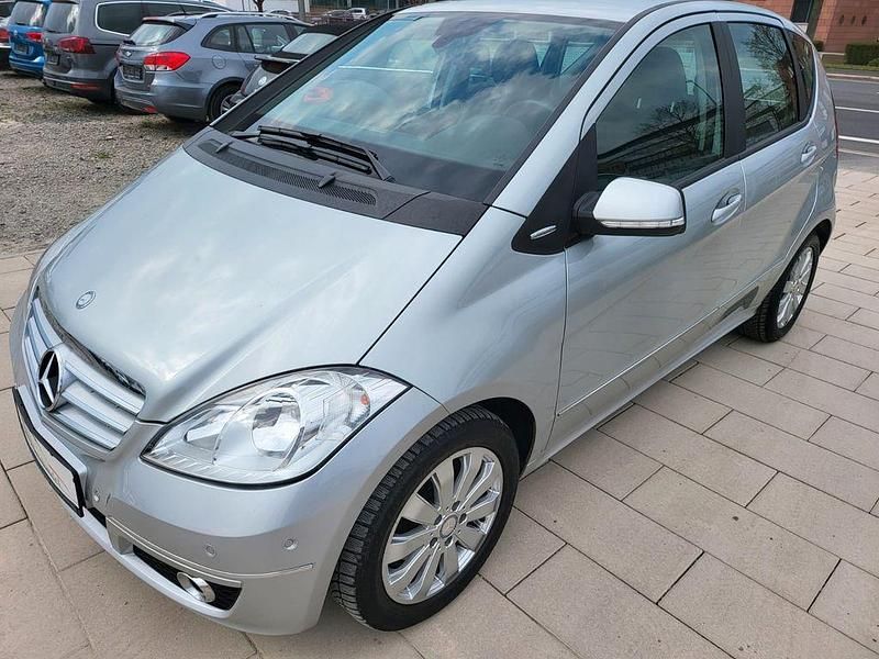 Gebraucht Mercedes A180 116 PS (85 kW) 2010 Silber Limousine