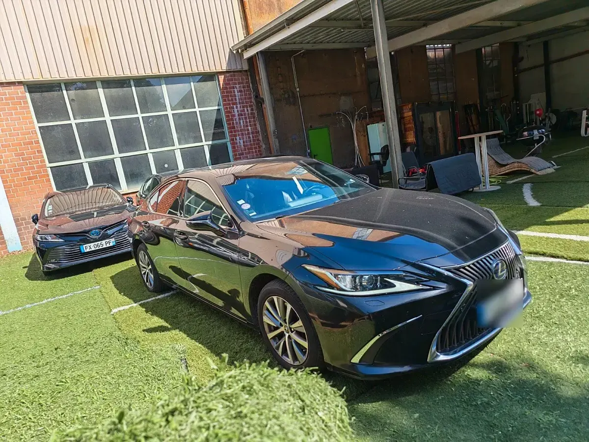 Gebraucht Lexus ES300H 178 PS (130 kW) 2021 Schwarz Limousine
