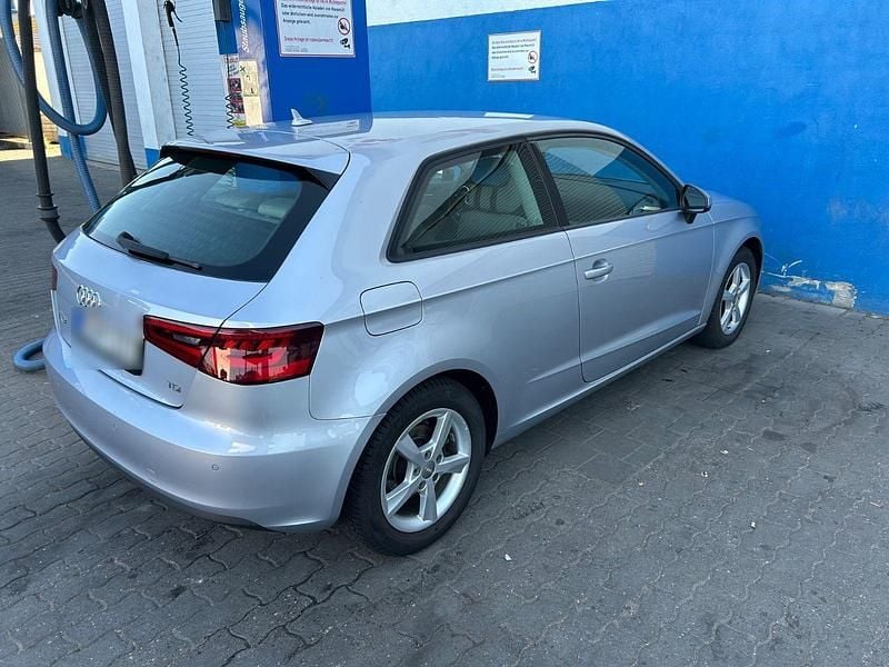 Gebraucht Audi A3 Attraction 150 PS (110 kW) 2015 Silber Limousine