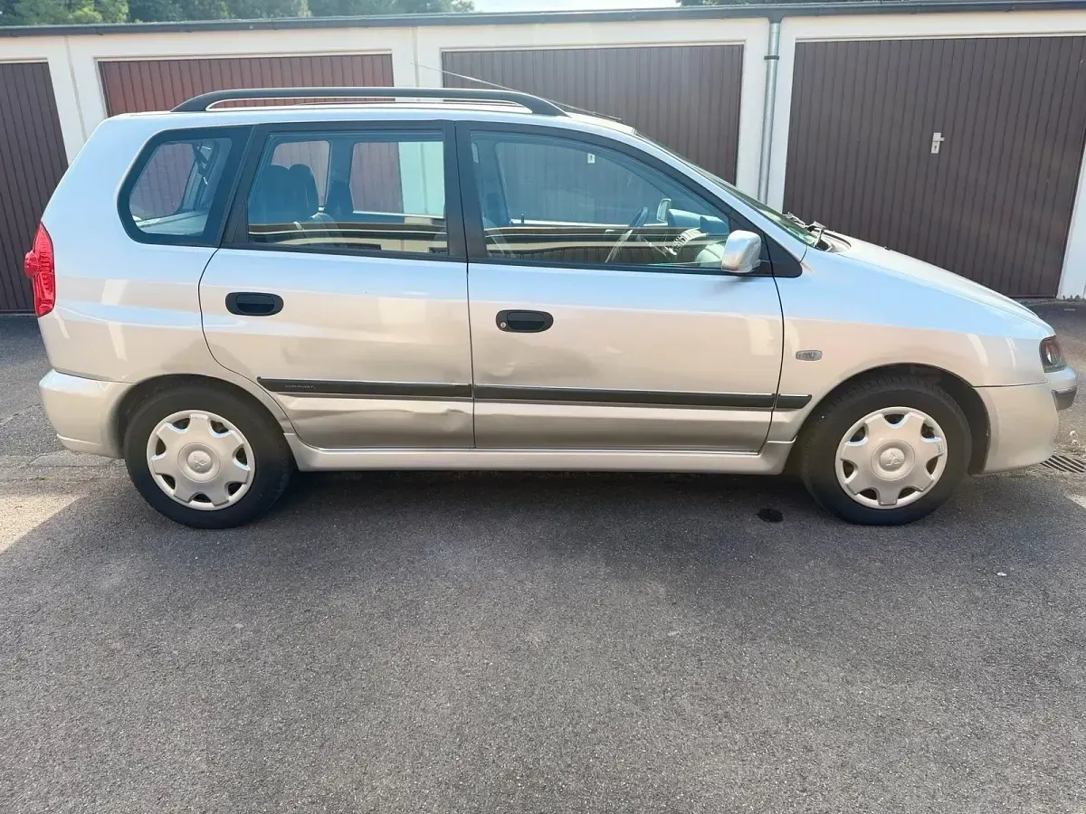 Gebraucht Mitsubishi Space Star 82 PS (60 kW) 2002 Silber Van / Kleinbus