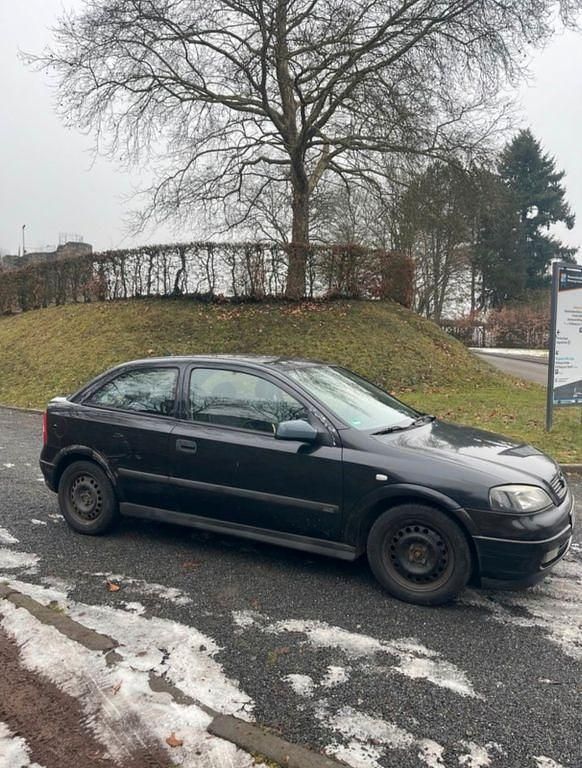 Gebraucht Opel Astra Edition 101 PS (74 kW) 2003 Schwarz Coupé