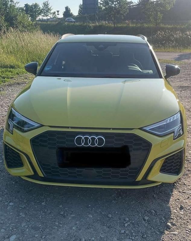 Gelb Gebraucht 2024 Audi A3 Sportback S-Line Limousine | 34.000 € (Guter Preis) - Bild 1/4