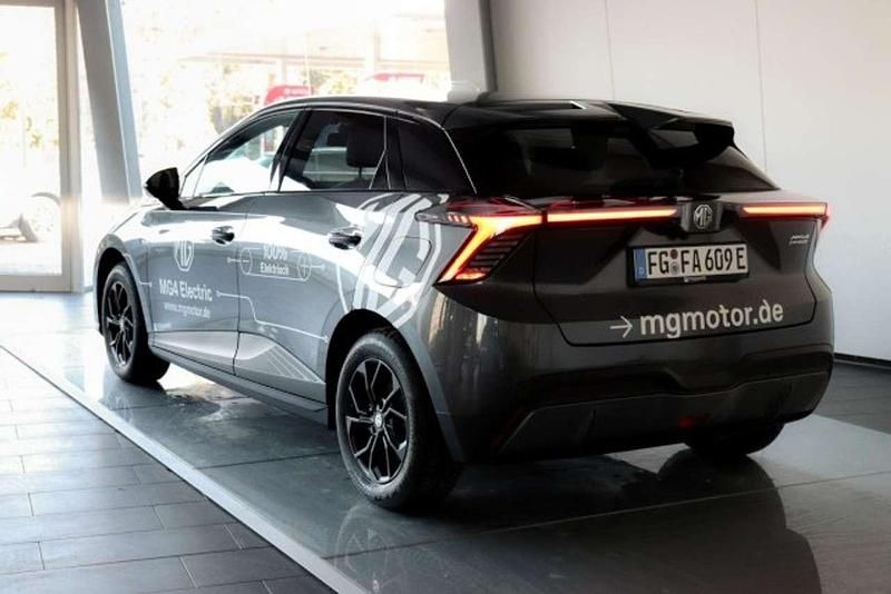 Gebraucht MG MG4 EV Luxury 150 kW (204 PS) 2025 Grau Kleinwagen