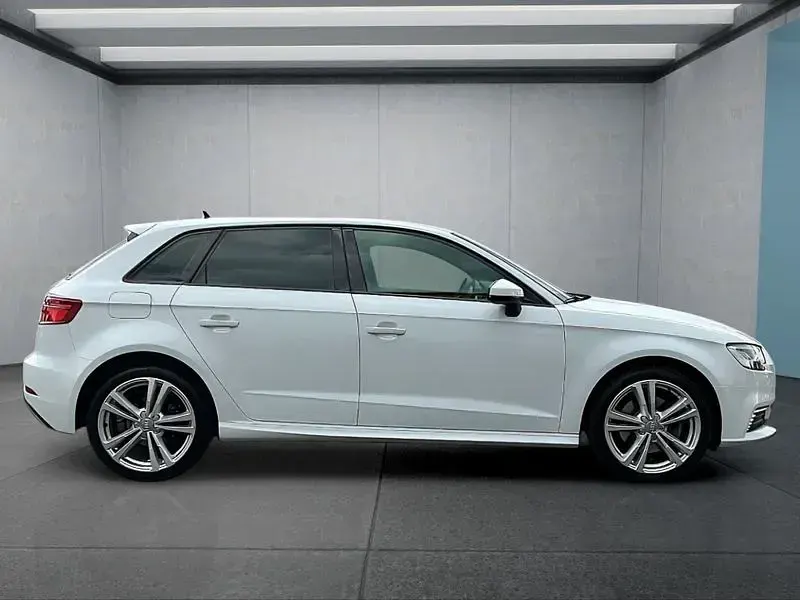 Gebraucht Audi A3 Sportback 150 PS (110 kW) 2020 Weiß Kleinwagen
